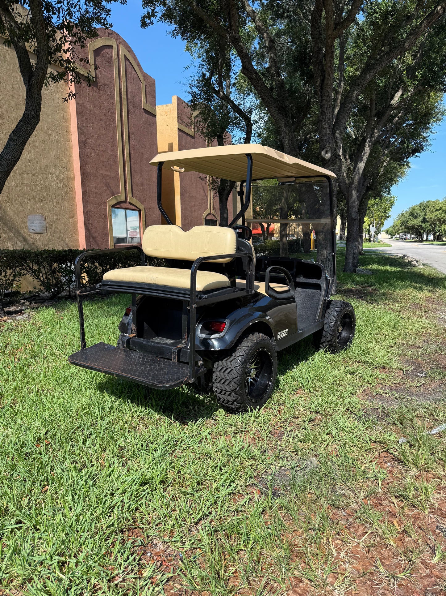 EZGO TXT 48 - 2017