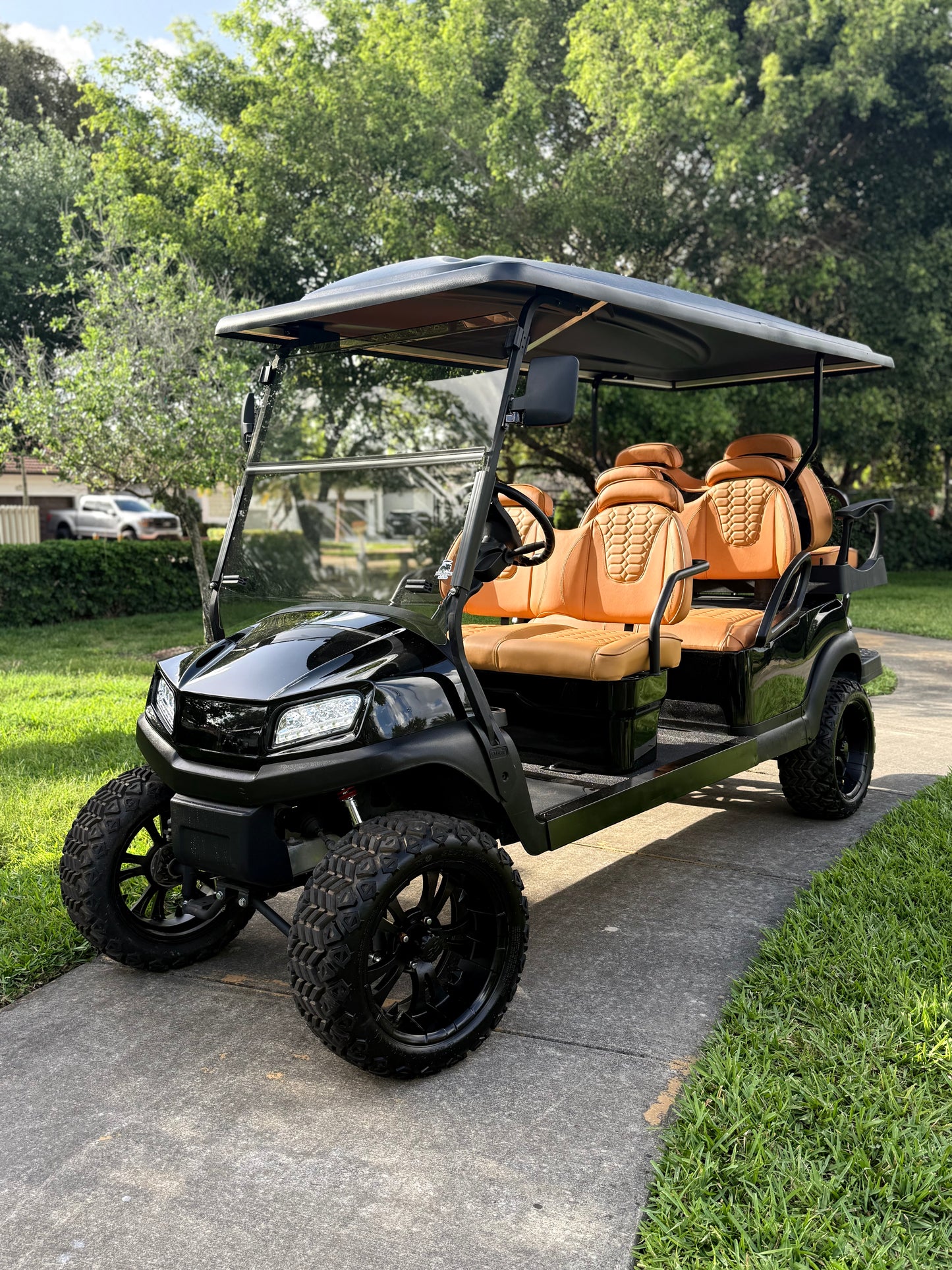 Tempo Black 6-Seater 2017